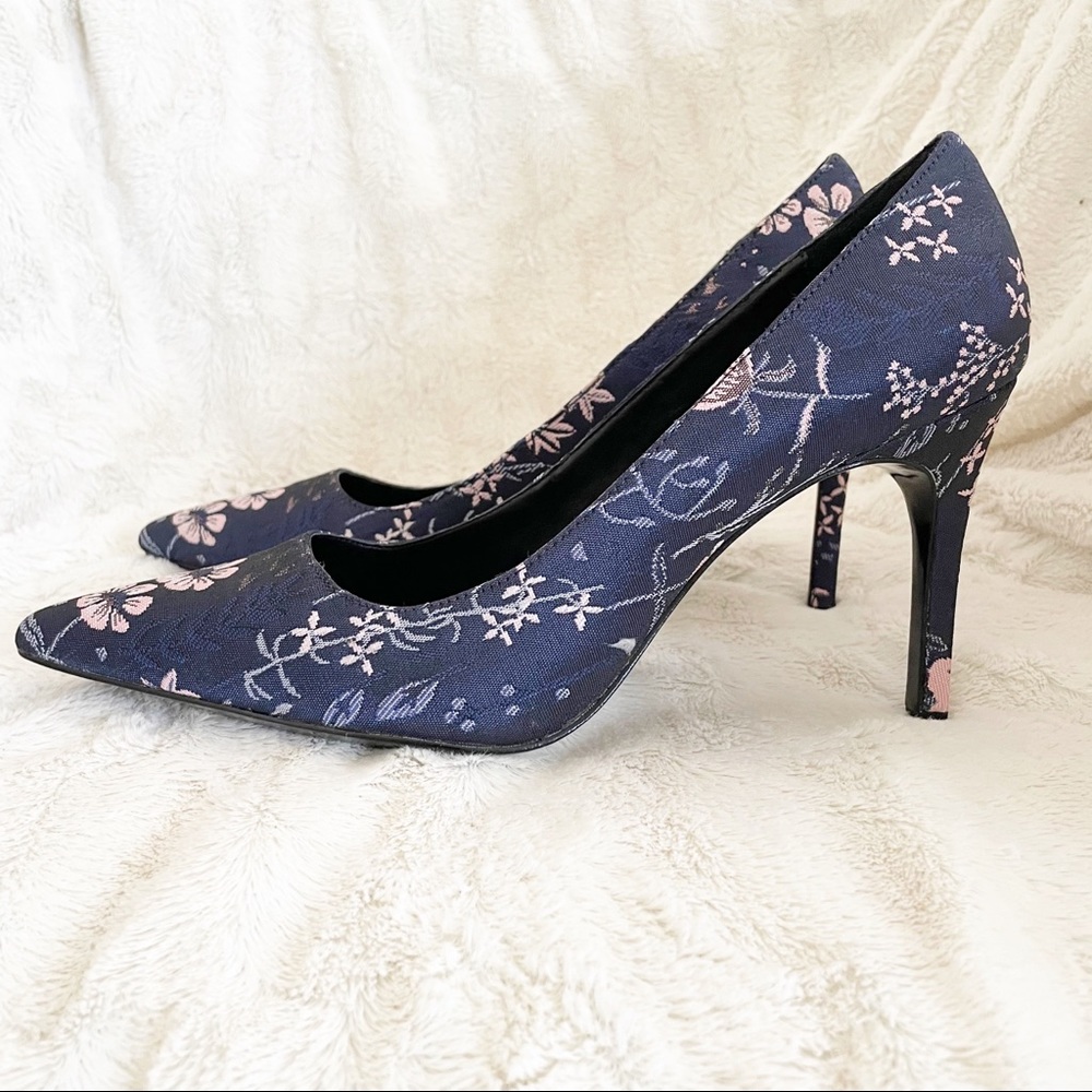 Charles David Navy Blue Floral Heels Size 11 Pumps